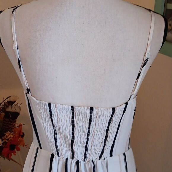 Soraro Striped Sunny Dress - Picture 9 of 11